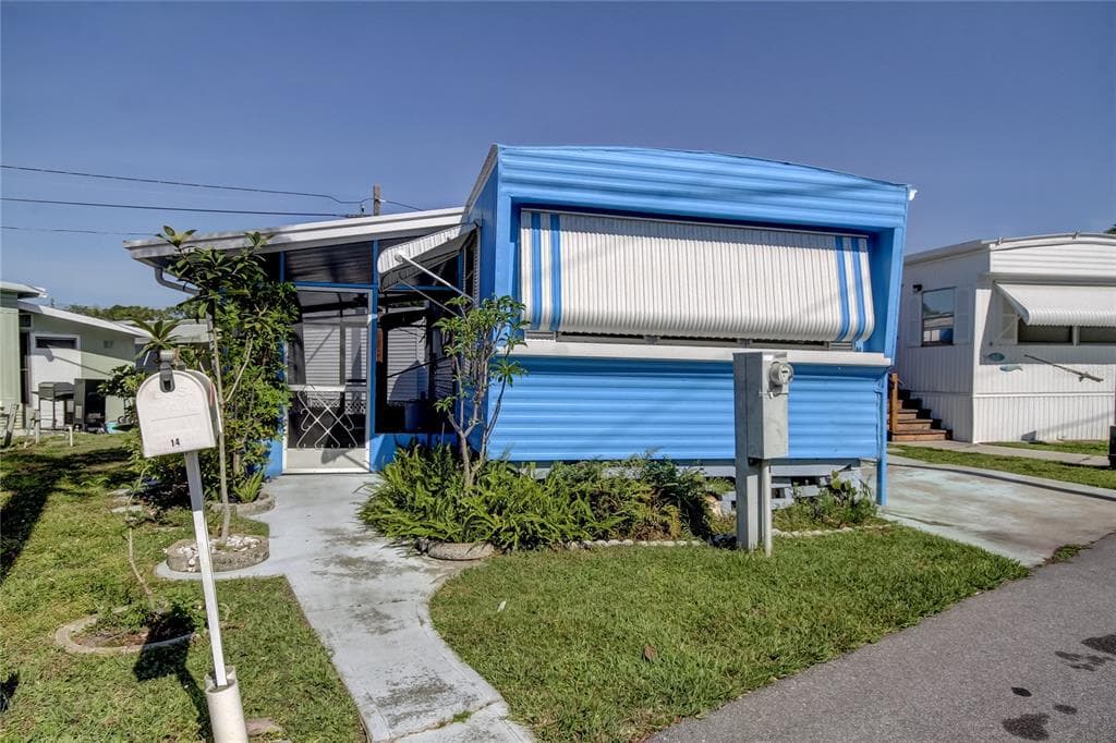 4752 66TH LANE N UNIT 14 ST PETERSBURG, FL 33709