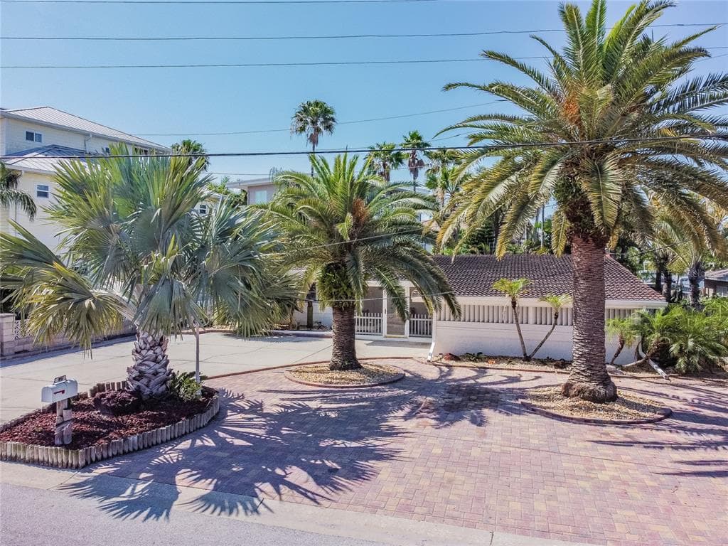 847 BAY POINT DRIVE