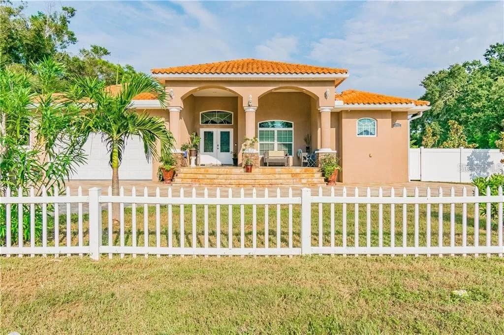 6701 3RD STREET N ST PETERSBURG, FL 33702