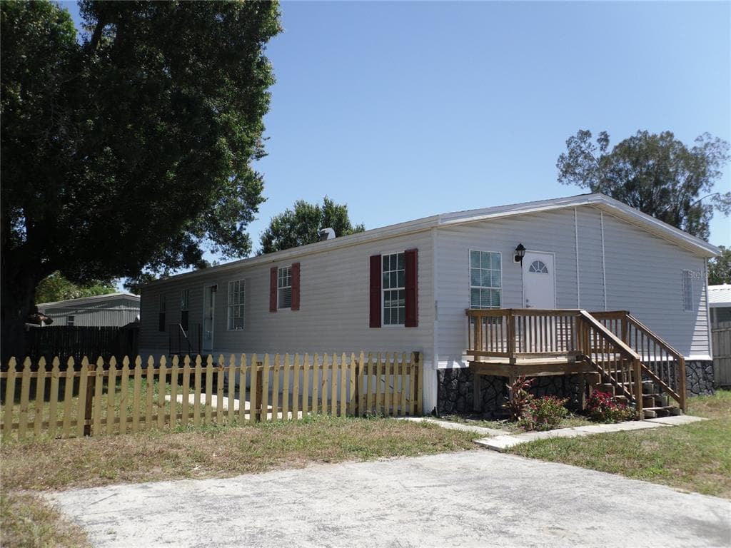 6033 136TH AVENUE N CLEARWATER, FL 33760