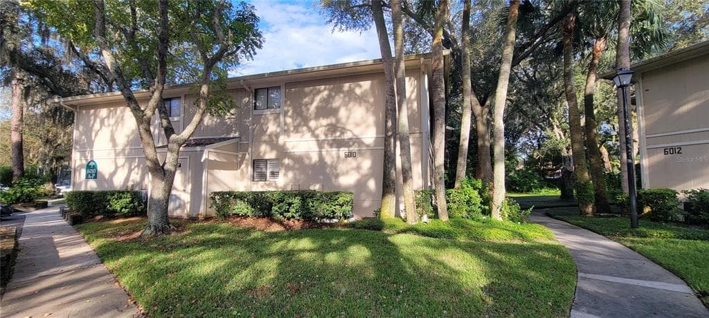 6010 LAKETREE LANE UNIT H TEMPLE TERRACE, FL 33617