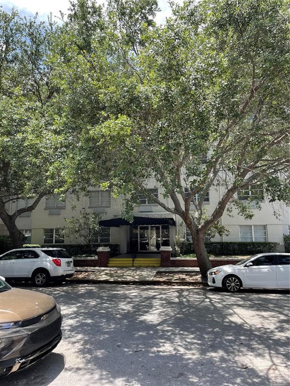 406 W AZEELE STREET UNIT 104