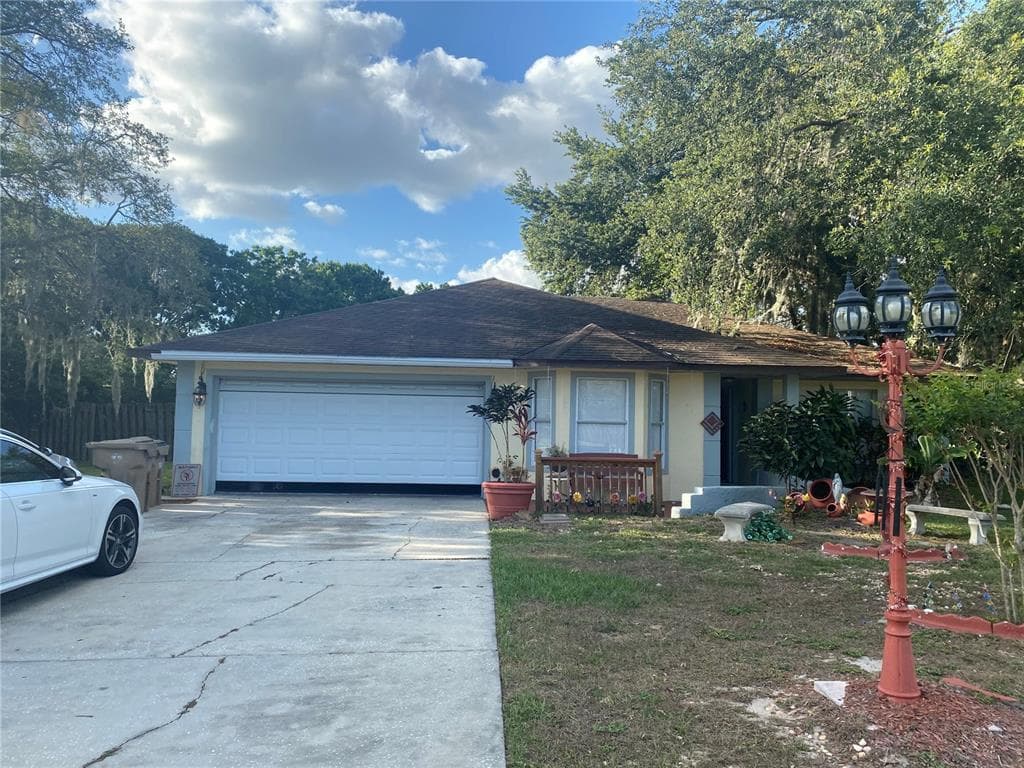 11703 LAKE SUSAN COURT CLERMONT, FL 34711