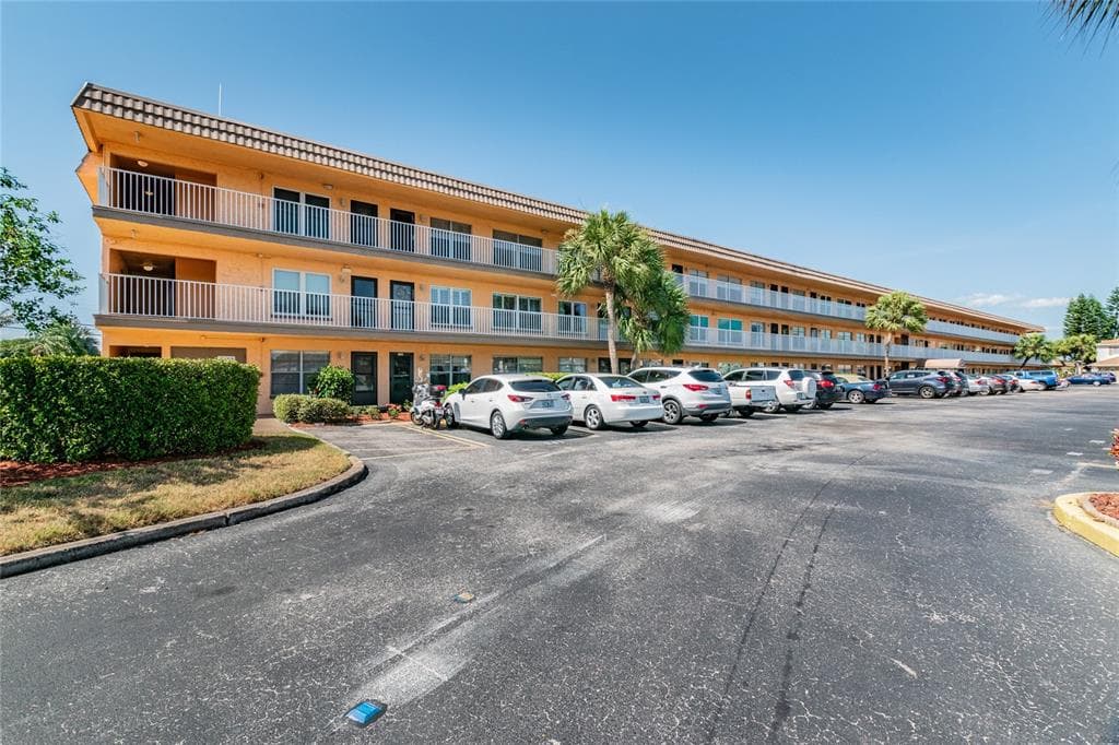 6400 46TH AVENUE N UNIT 213 KENNETH CITY, FL 33709