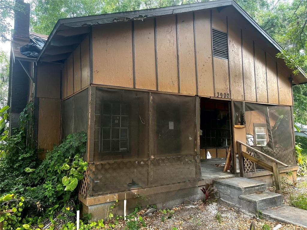 3902 N SUWANEE AVENUE TAMPA, FL 33603