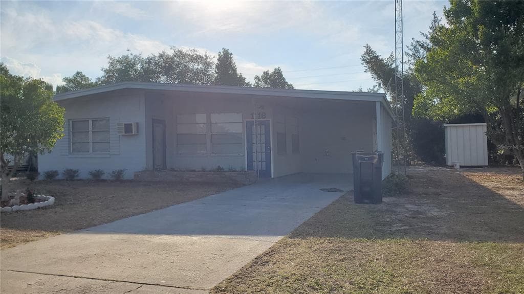 1118 OAKLAND CIRCLE TAVARES, FL 32778
