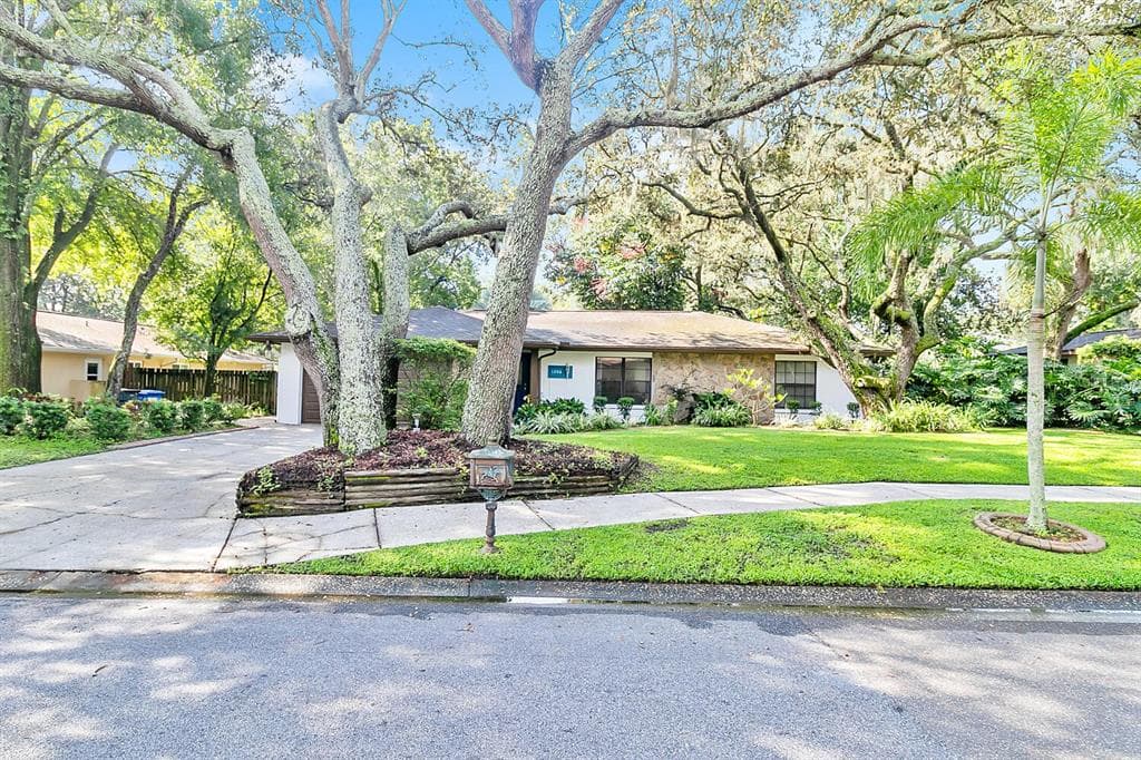 1206 BEACON HILL DRIVE TAMPA, FL 33613