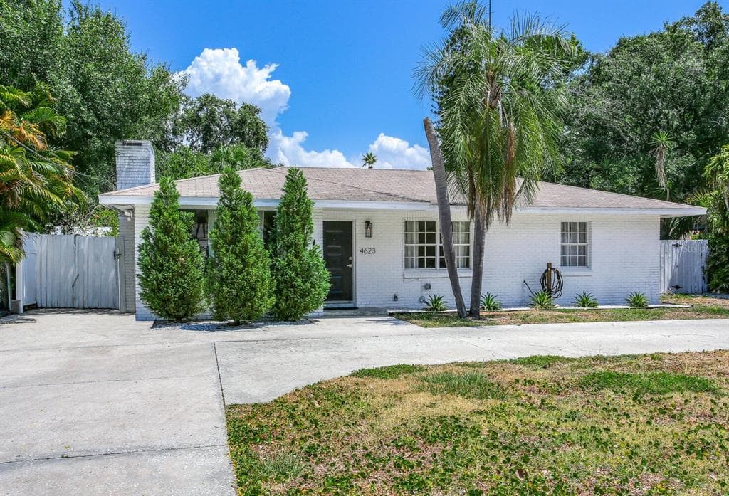 4623 W BAY VILLA AVENUE TAMPA, FL 33611