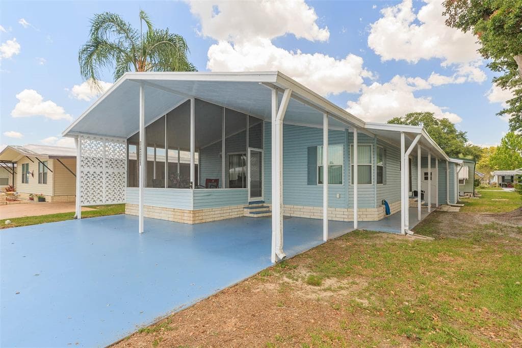 34331 COUNTRY BREEZE AVENUE WESLEY CHAPEL, FL 33543