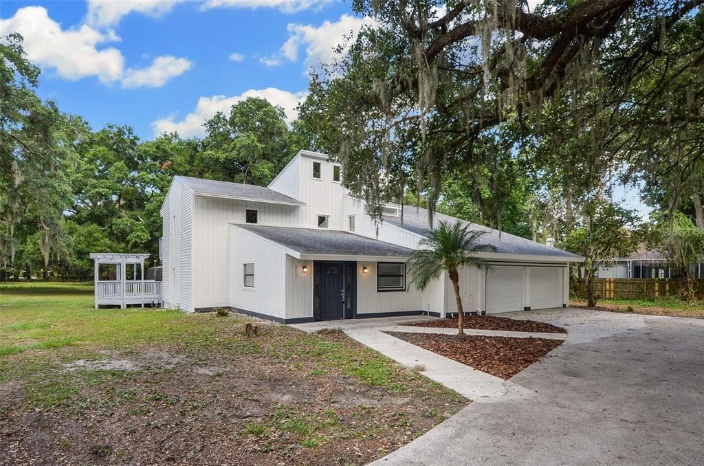217 S VALRICO ROAD