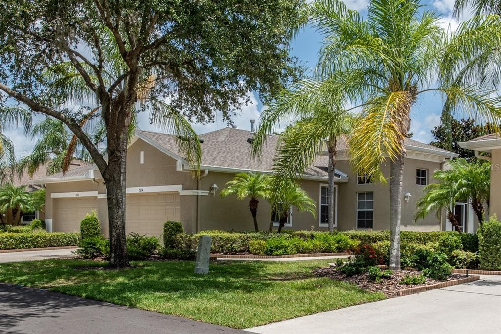 2034 SIFIELD GREENS WAY UNIT 2034 SUN CITY CENTER, FL 33573