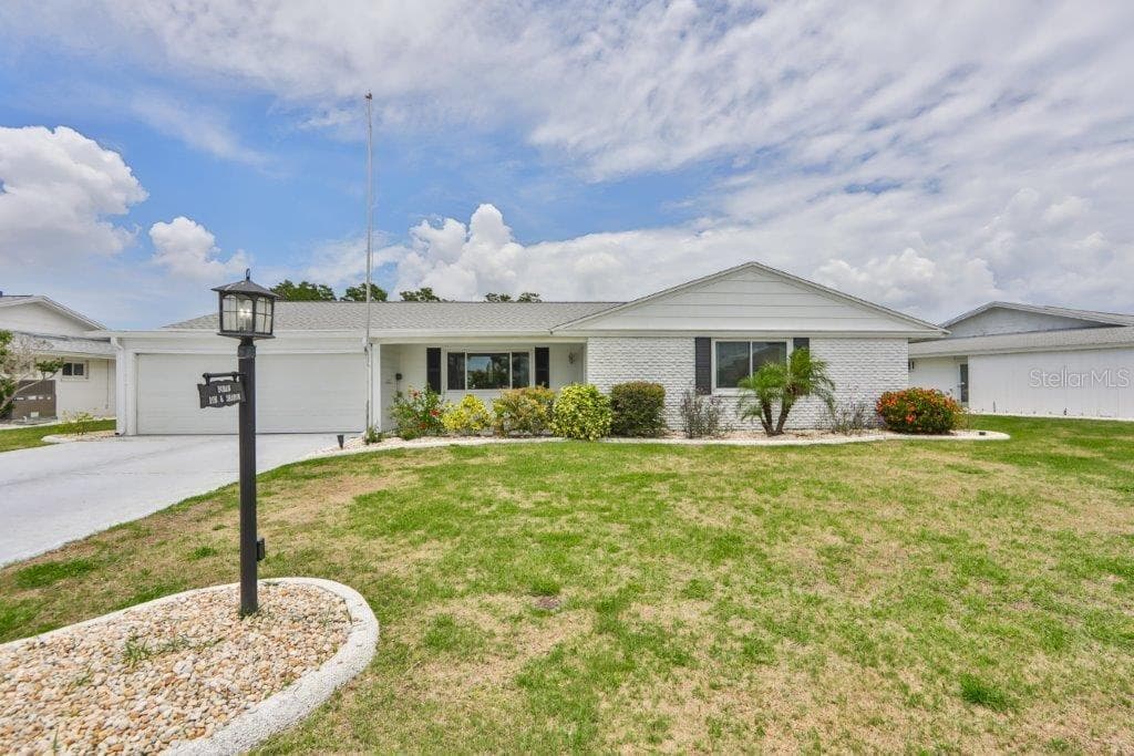 1603 MONMOUTH DRIVE SUN CITY CENTER, FL 33573