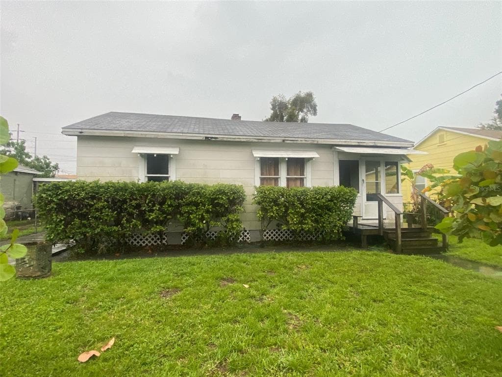 2017 OCEANVIEW PLACE TAMPA, FL 33605