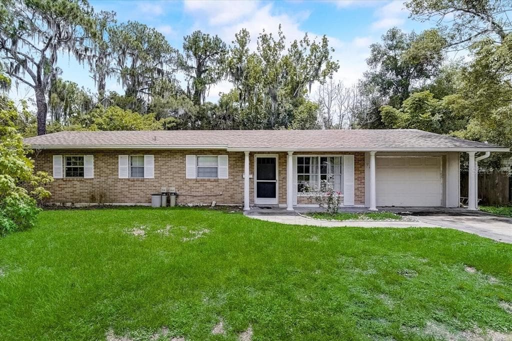 923 N GROVE STREET EUSTIS, FL 32726
