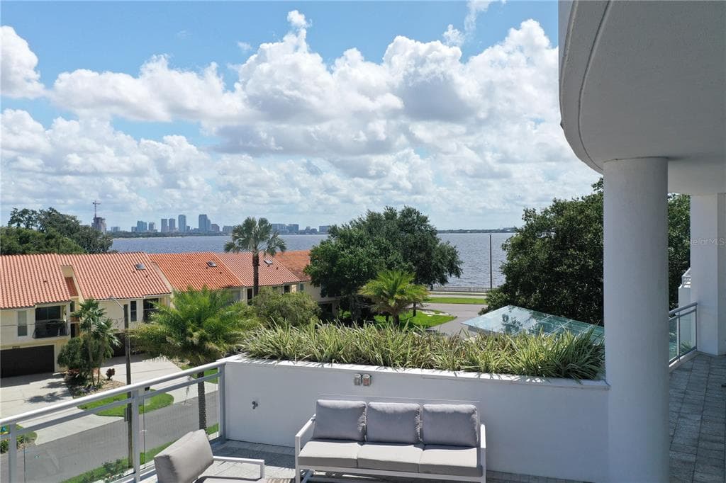3401 BAYSHORE BOULEVARD UNIT 304 TAMPA, FL 33629