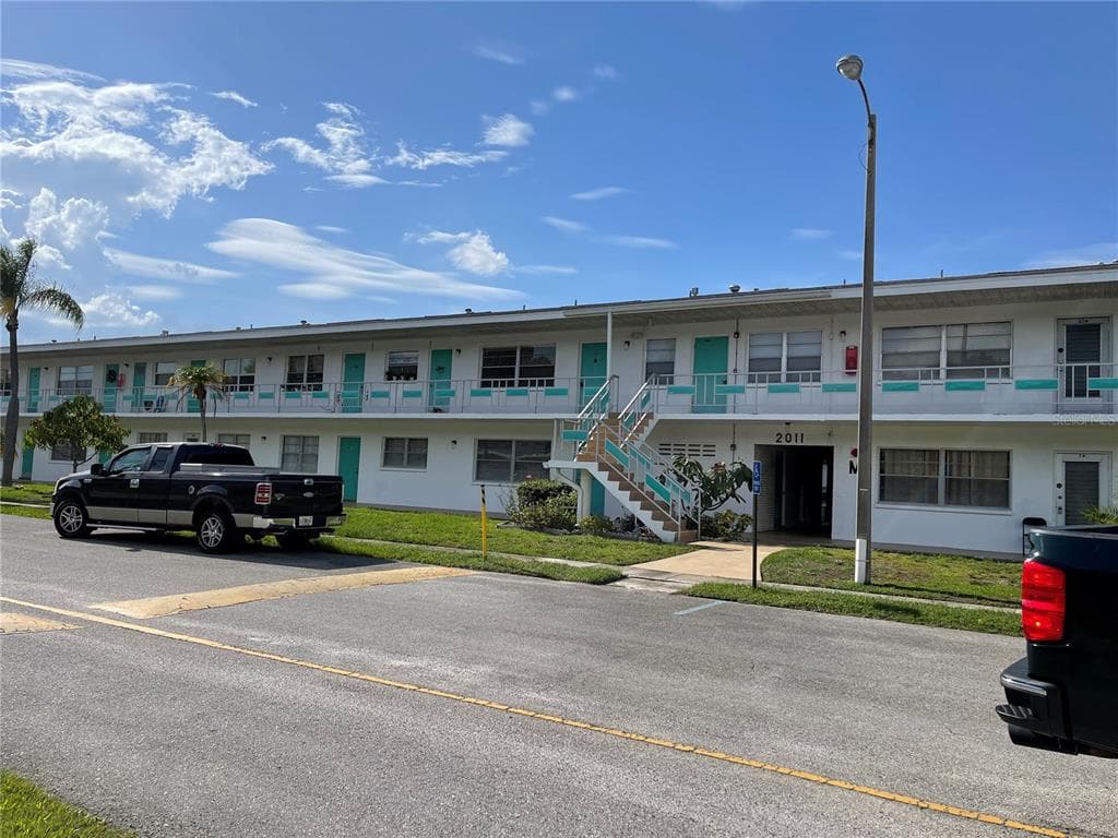 2011 58TH AVENUE NORTH UNIT M20 ST PETERSBURG, FL 33714