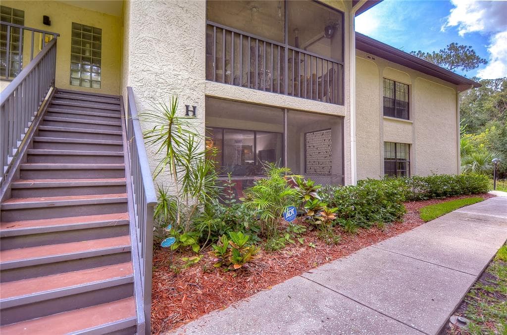 3301 CRYSTAL COURT E UNIT H