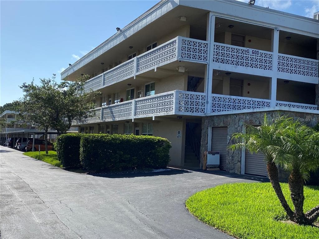 5095 BAY STREET NE UNIT 308 ST PETERSBURG, FL 33703