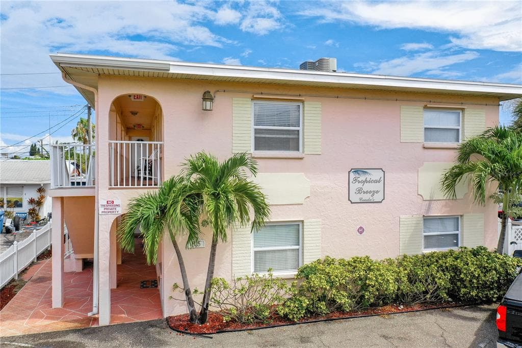 525 73RD AVENUE UNIT 1 ST PETE BEACH, FL 33706