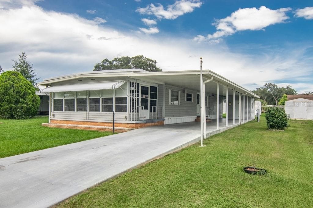 4702 ROYAL PALM DRIVE ZEPHYRHILLS, FL 33542
