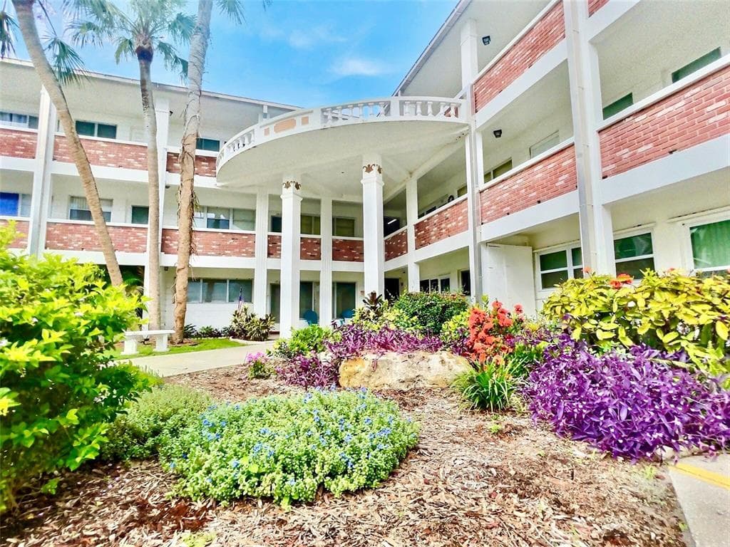 4300 58TH STREET N UNIT 1903 KENNETH CITY, FL 33709