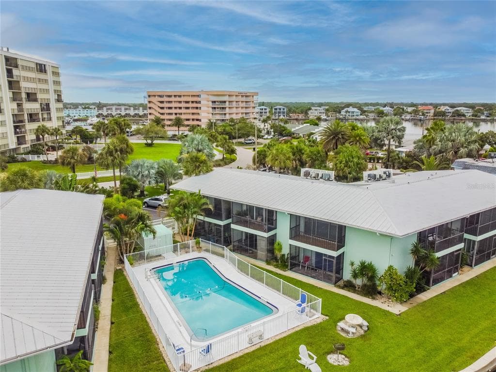 2566 GARY CIRCLE UNIT 5 DUNEDIN, FL 34698