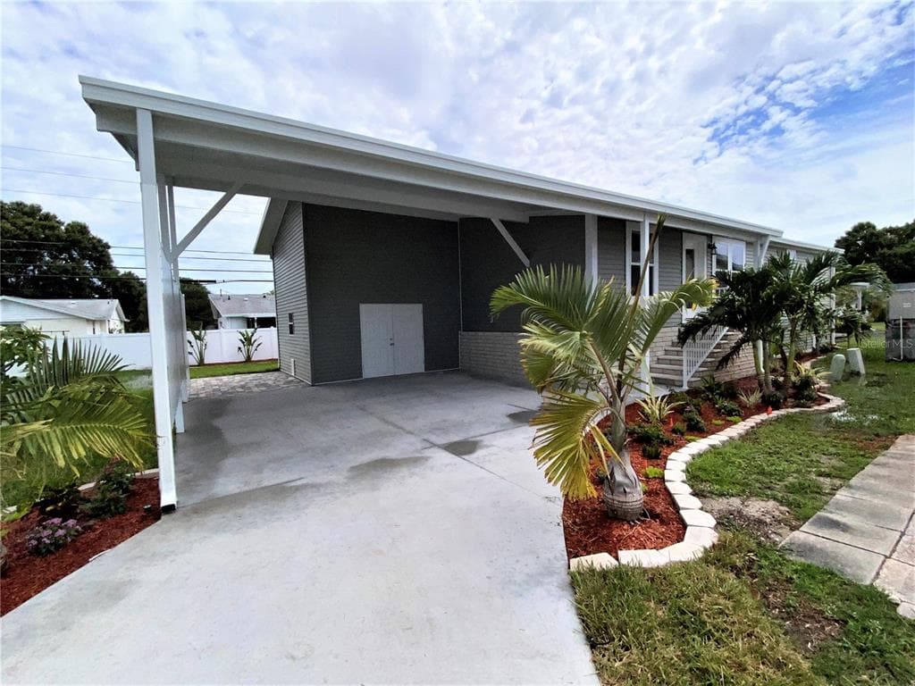 205 MOUNT PINEY AVENUE NE UNIT 305 ST PETERSBURG, FL 33702
