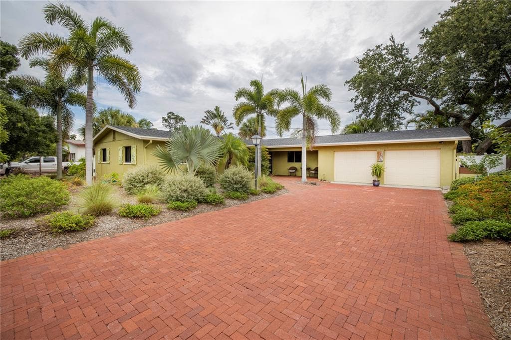 6607 BLUE HERON DRIVE S ST PETERSBURG, FL 33707