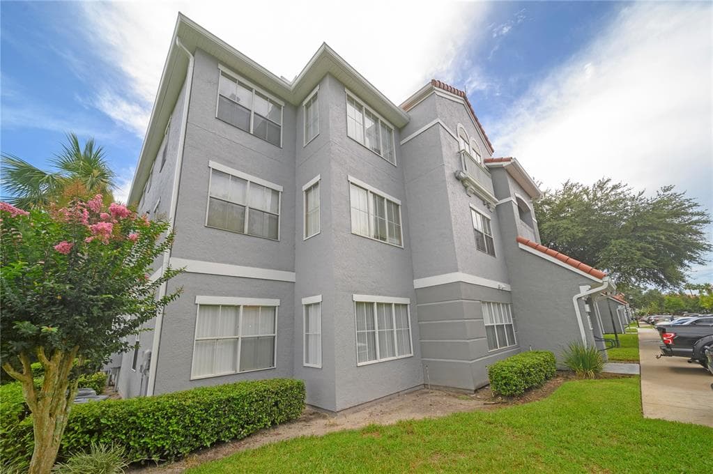18001 RICHMOND PLACE DRIVE UNIT 1113 TAMPA, FL 33647