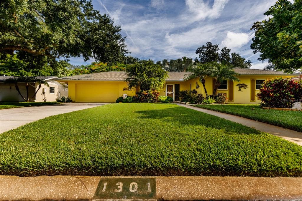 1301 86TH TERRACE N ST PETERSBURG, FL 33702
