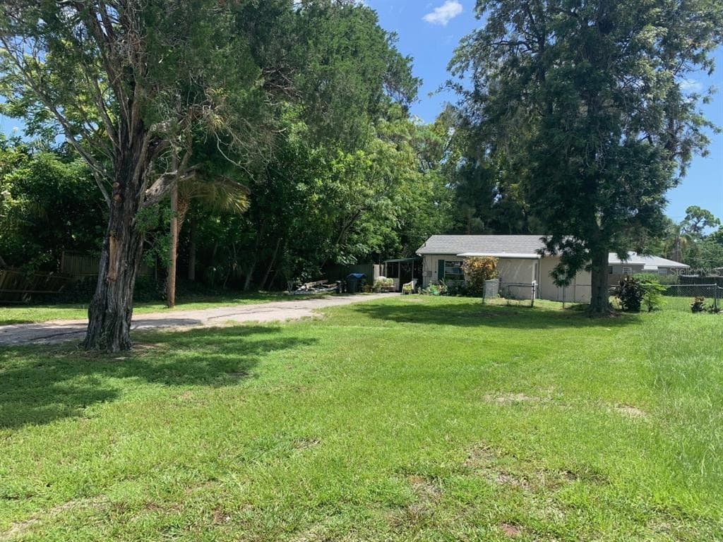 2609 35TH AVENUE W BRADENTON, FL 34205
