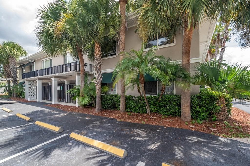 212 S CHURCH AVENUE UNIT 205 TAMPA, FL 33609