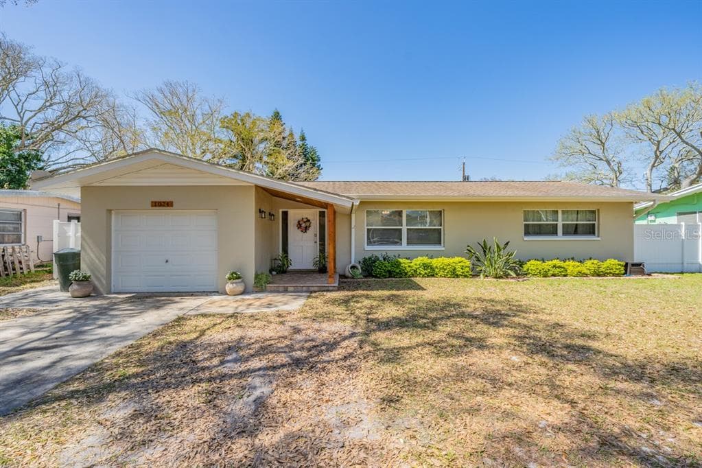 1074 DOGWOOD DRIVE DUNEDIN, FL 34698