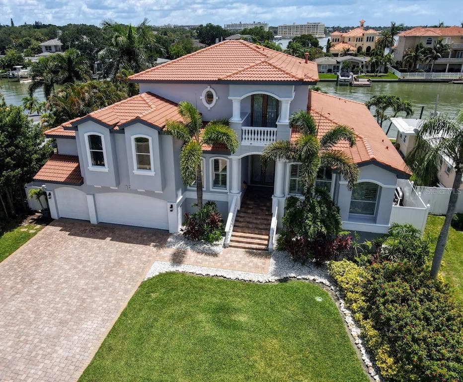 19 WINSTON DRIVE BELLEAIR, FL 33756