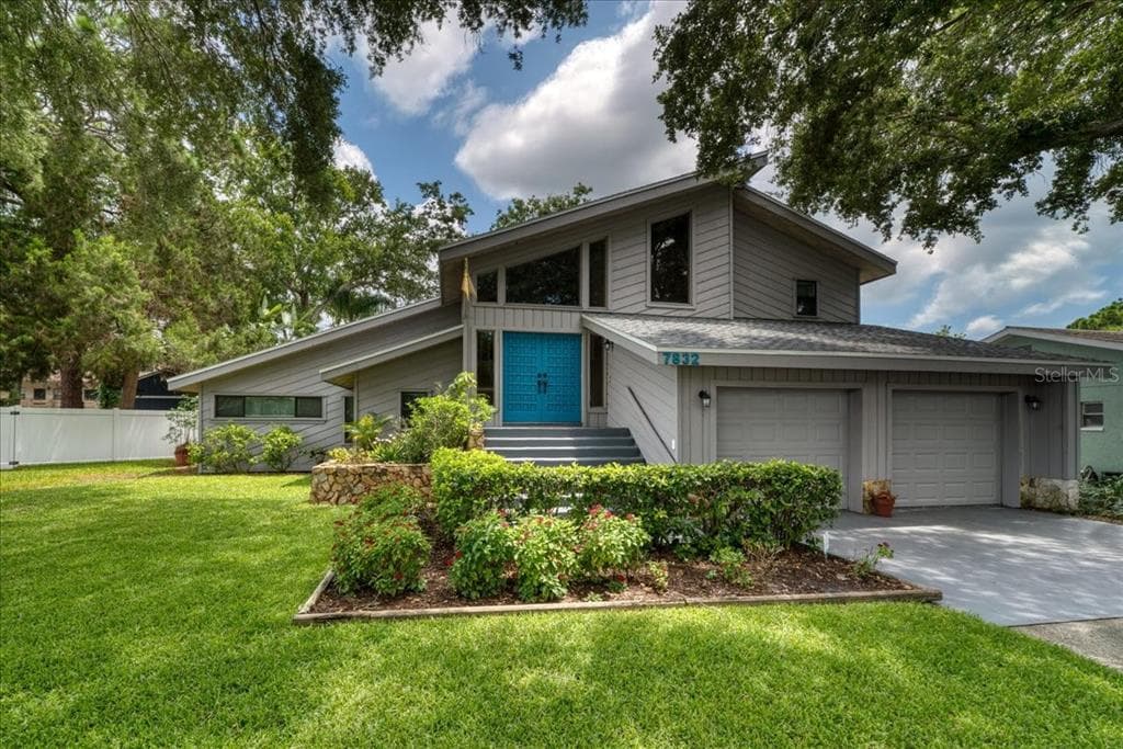 7832 SUNDOWN DRIVE N ST PETERSBURG, FL 33709