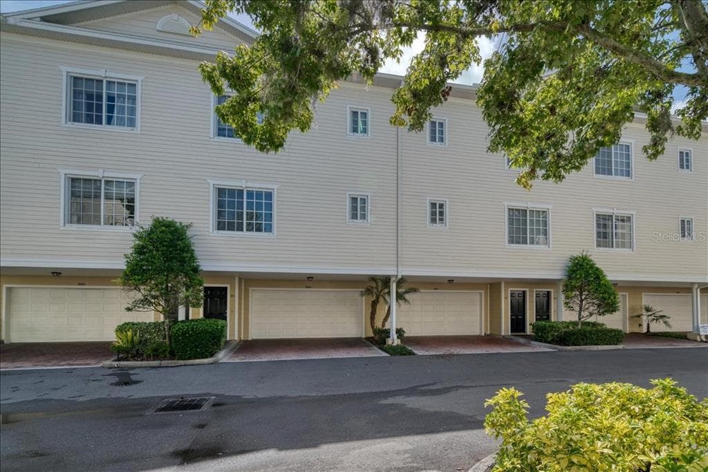 9872 MEADOW FIELD CIRCLE UNIT 9872 TAMPA, FL 33626