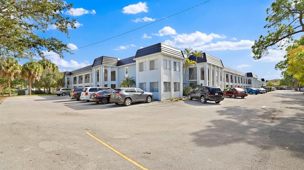 8651 10TH STREET N UNIT 128 ST PETERSBURG, FL 33702
