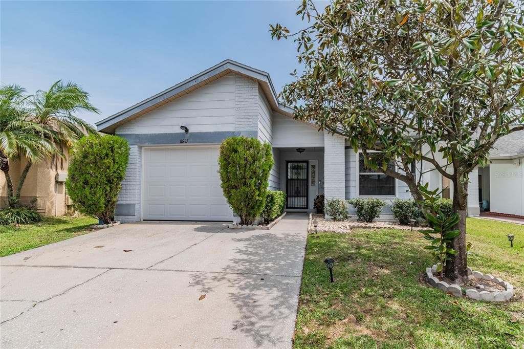 11657 HIDDEN HOLLOW CIRCLE
