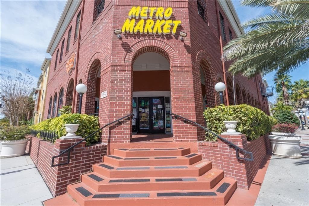 1910 E PALM AVENUE UNIT 8209 TAMPA, FL 33605