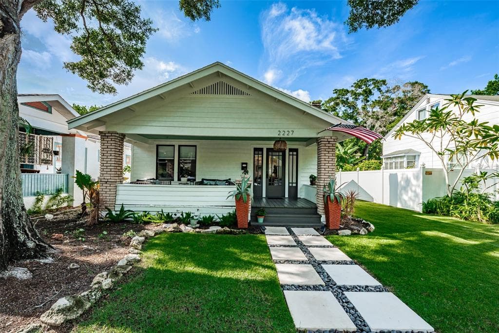 2227 DARTMOUTH AVENUE N ST PETERSBURG, FL 33713