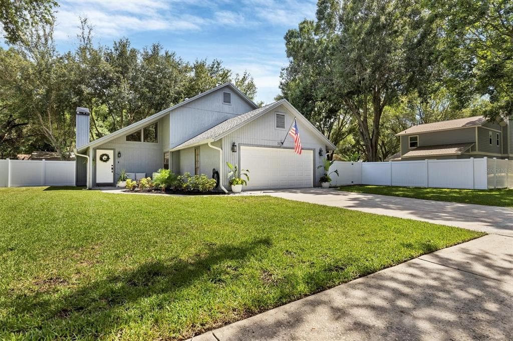 3710 VILLAGE ESTATES PLACE TAMPA, FL 33618