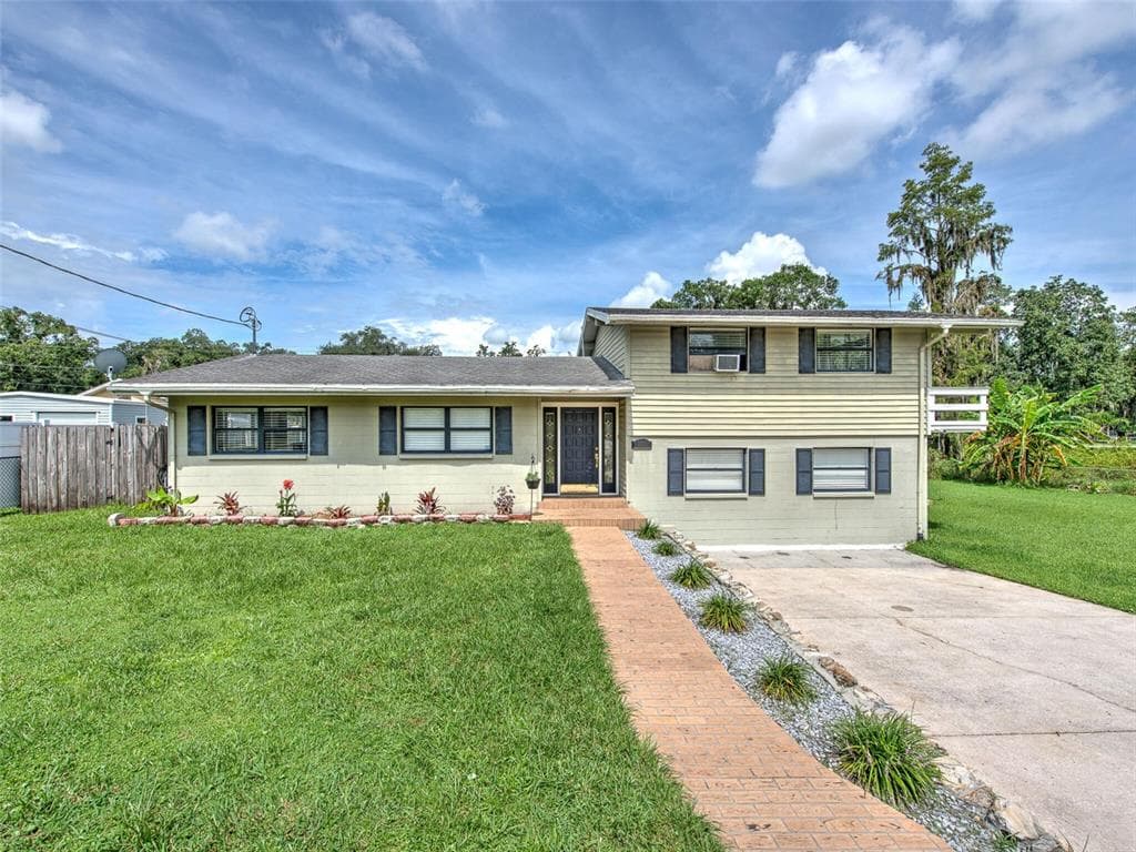1011 N PALM DRIVE PLANT CITY, FL 33563