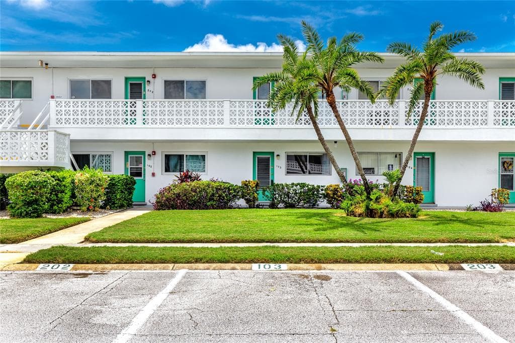 11200 86TH AVENUE UNIT 103 SEMINOLE, FL 33772