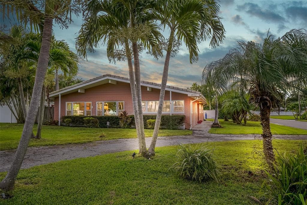 3822 BAYSHORE BOULEVARD NE ST PETERSBURG, FL 33703