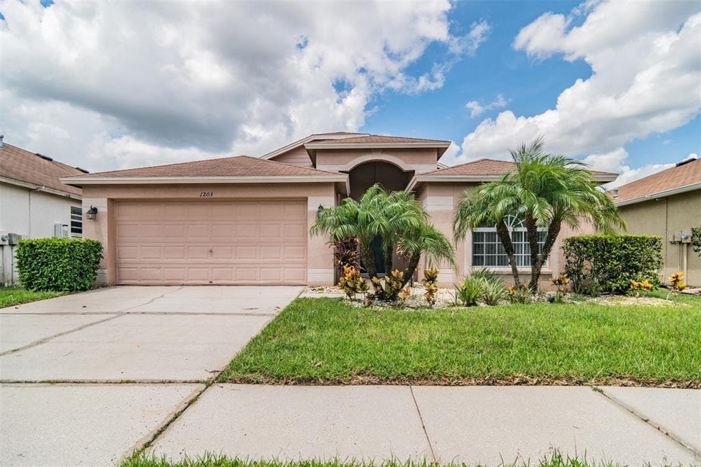 1203 THACKERY WAY WESLEY CHAPEL, FL 33543