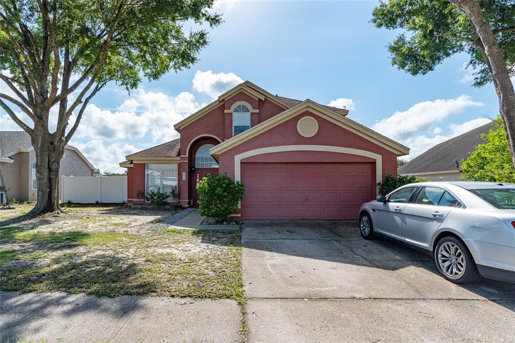 2914 PEMBRIDGE STREET KISSIMMEE, FL 34747
