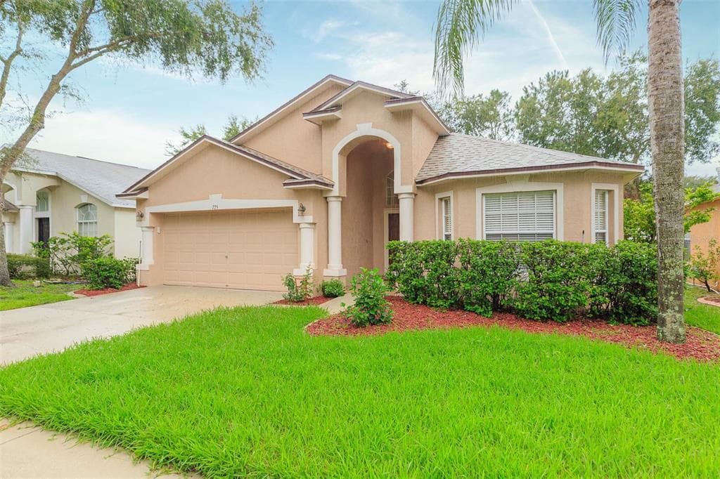 725 SOMERSTONE DRIVE VALRICO, FL 33594