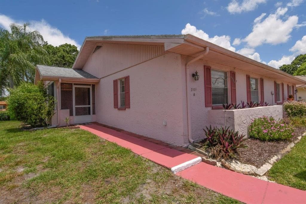 301 FOWLING COURT UNIT A SUN CITY CENTER, FL 33573
