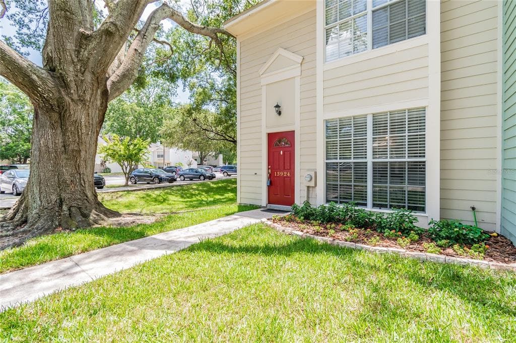 13924 FLETCHERS MILL DRIVE TAMPA, FL 33613