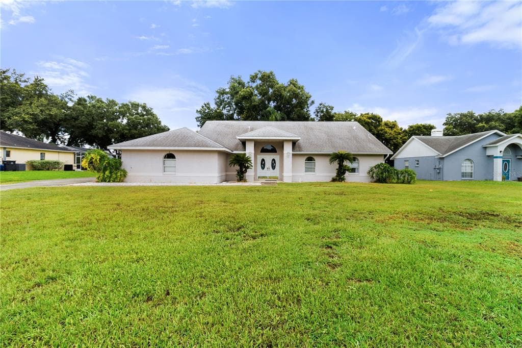 11110 LAKE SASSA DRIVE THONOTOSASSA, FL 33592